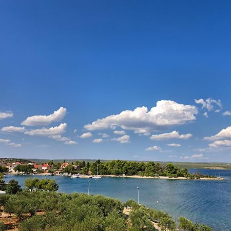 Apartment Petra Raslina Εξωτερικό φωτογραφία
