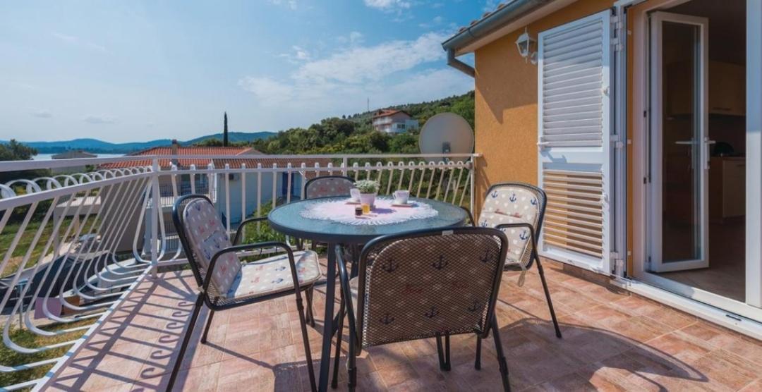 Apartment Petra Raslina Εξωτερικό φωτογραφία