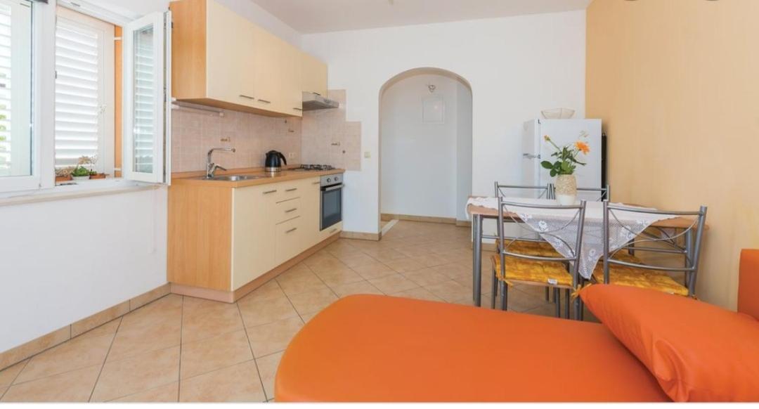Apartment Petra Raslina Εξωτερικό φωτογραφία
