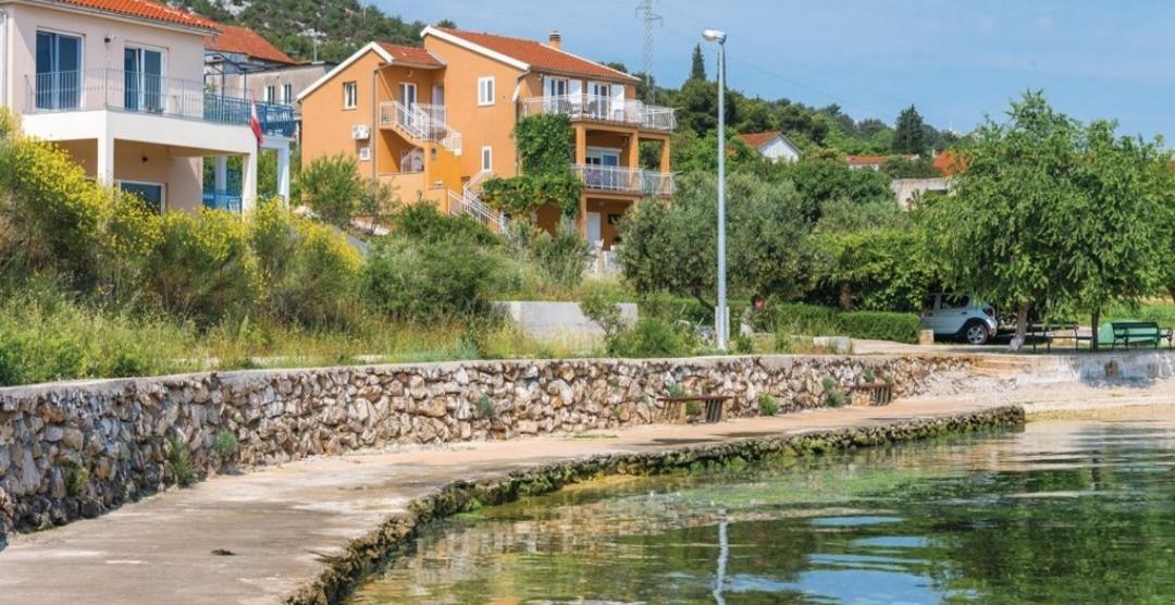Apartment Petra Raslina Εξωτερικό φωτογραφία