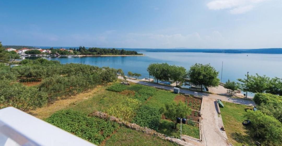 Apartment Petra Raslina Εξωτερικό φωτογραφία