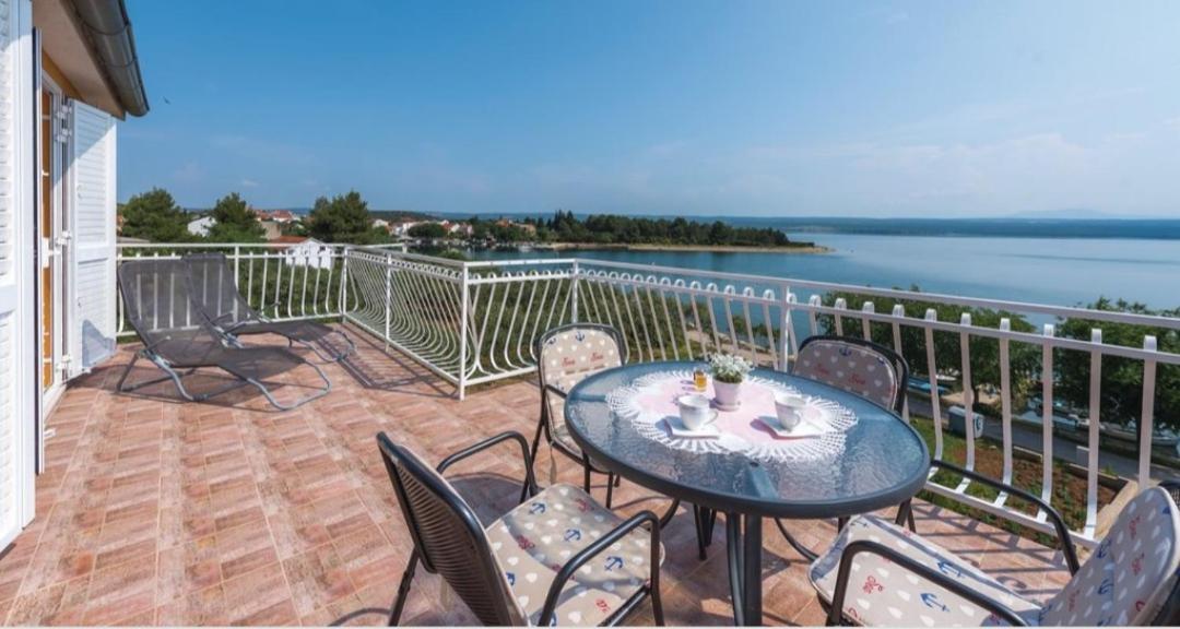 Apartment Petra Raslina Εξωτερικό φωτογραφία