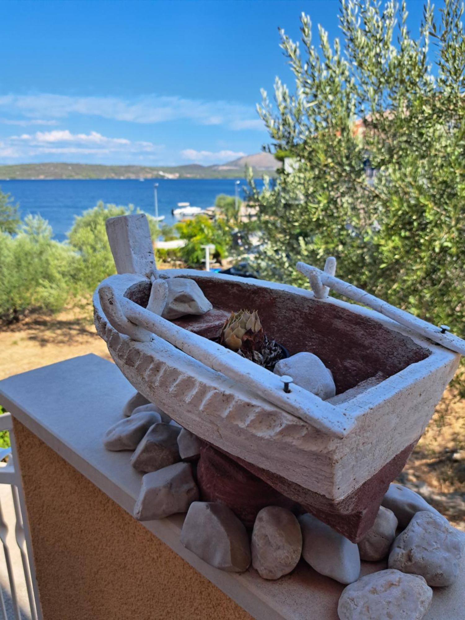 Apartment Petra Raslina Εξωτερικό φωτογραφία