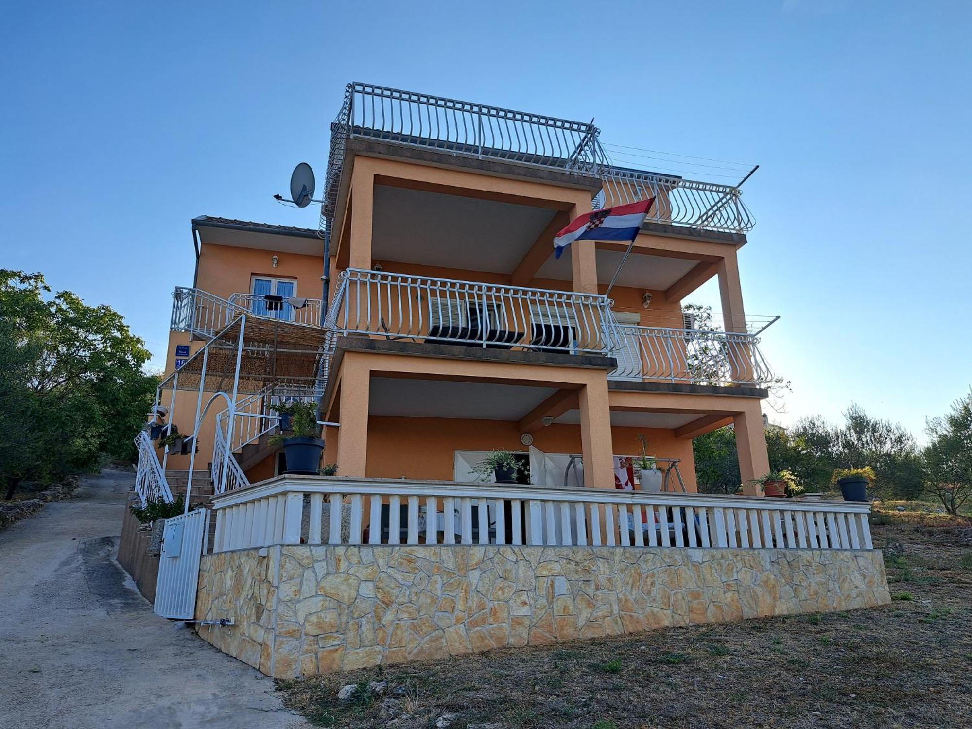 Apartment Petra Raslina Εξωτερικό φωτογραφία