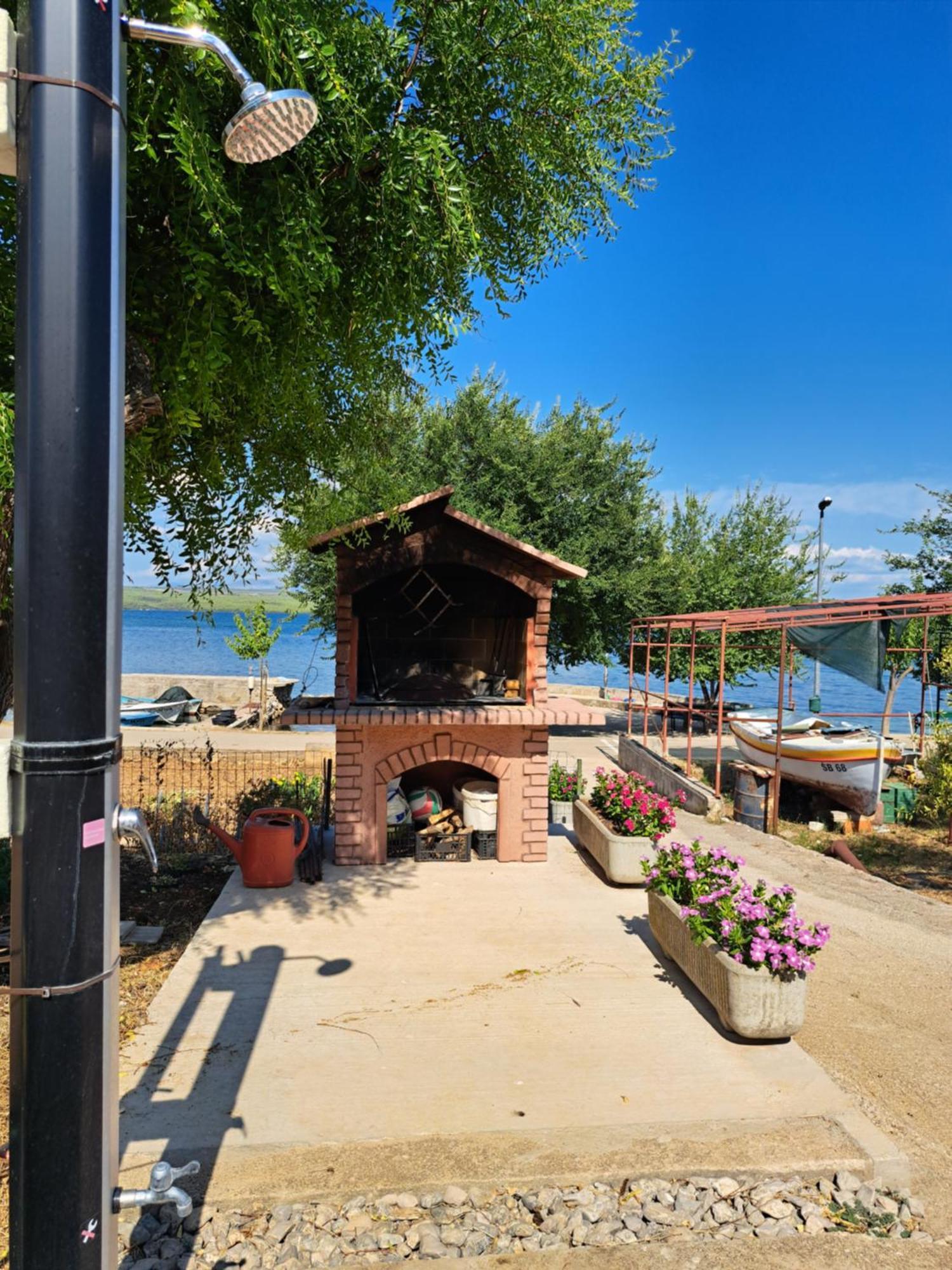 Apartment Petra Raslina Εξωτερικό φωτογραφία
